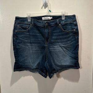 Torrid Denim Shorts, 6” Inseam, Women’s 18